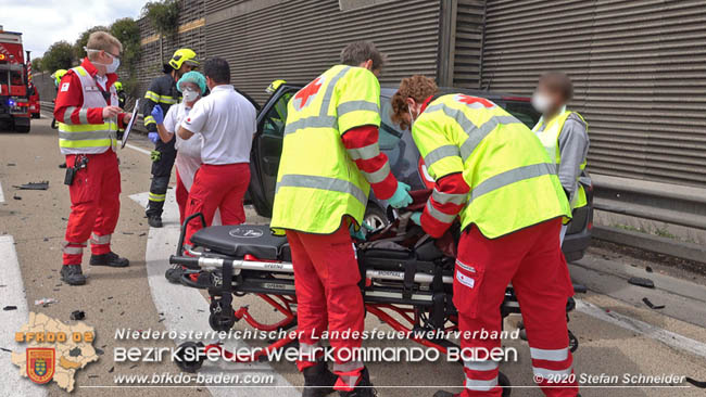 20200611 Verkehrsunfall mit 8 Verletzten auf der A2 bei Kottingbrunn RFB Süd   Foto: © Stefan Schneider BFK Baden