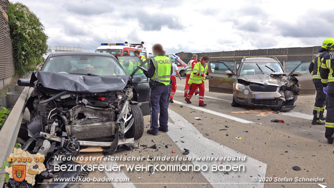 20200611 Verkehrsunfall mit 8 Verletzten auf der A2 bei Kottingbrunn RFB Süd   Foto: © Stefan Schneider BFK Baden
