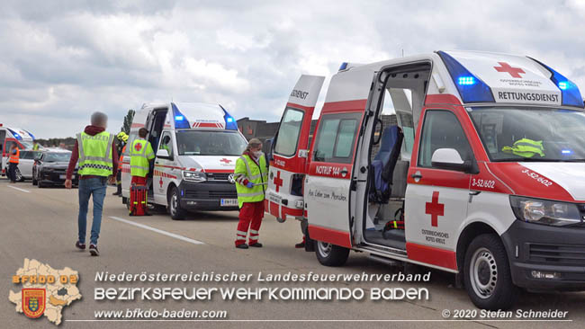 20200611 Verkehrsunfall mit 8 Verletzten auf der A2 bei Kottingbrunn RFB Süd   Foto: © Stefan Schneider BFK Baden