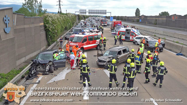 20200611 Verkehrsunfall mit 8 Verletzten auf der A2 bei Kottingbrunn RFB Süd   Foto: © Stefan Schneider BFK Baden