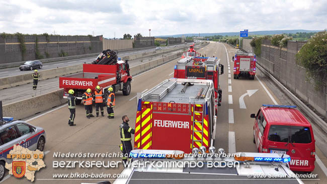 20200611 Verkehrsunfall mit 8 Verletzten auf der A2 bei Kottingbrunn RFB Süd   Foto: © Stefan Schneider BFK Baden