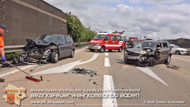 20200611 Verkehrsunfall mit 8 Verletzten auf der A2 bei Kottingbrunn RFB Süd   Foto: © Stefan Schneider BFK Baden