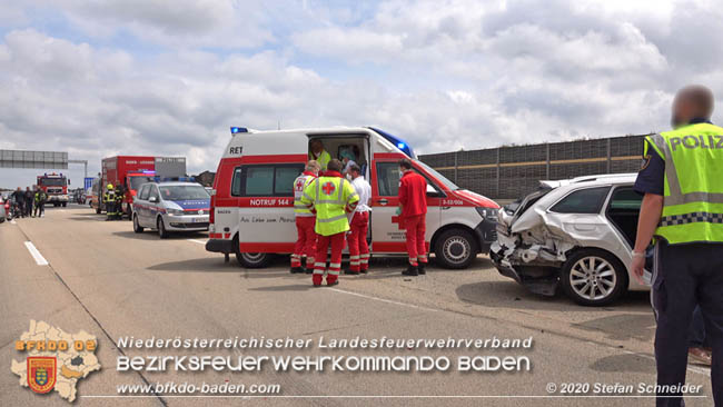 20200611 Verkehrsunfall mit 8 Verletzten auf der A2 bei Kottingbrunn RFB Süd   Foto: © Stefan Schneider BFK Baden