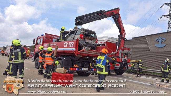 20200611 Verkehrsunfall mit 8 Verletzten auf der A2 bei Kottingbrunn RFB Süd   Foto: © Stefan Schneider BFK Baden