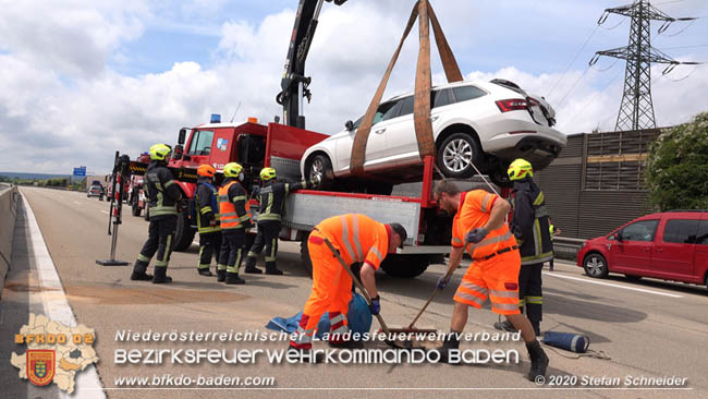 20200611 Verkehrsunfall mit 8 Verletzten auf der A2 bei Kottingbrunn RFB Süd   Foto: © Stefan Schneider BFK Baden