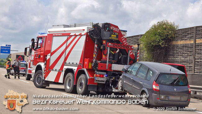 20200611 Verkehrsunfall mit 8 Verletzten auf der A2 bei Kottingbrunn RFB Süd   Foto: © Stefan Schneider BFK Baden