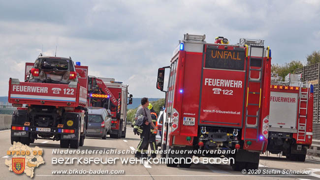 20200611 Verkehrsunfall mit 8 Verletzten auf der A2 bei Kottingbrunn RFB Süd   Foto: © Stefan Schneider BFK Baden