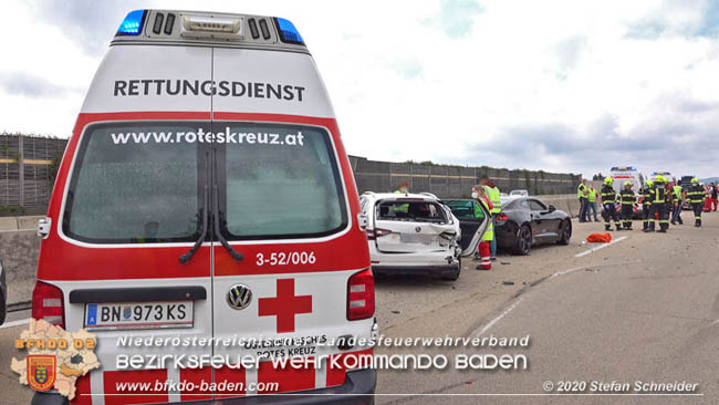 20200611 Verkehrsunfall mit 8 Verletzten auf der A2 bei Kottingbrunn RFB Süd   Foto: © Stefan Schneider BFK Baden