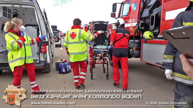 20200611 Verkehrsunfall mit 8 Verletzten auf der A2 bei Kottingbrunn RFB Süd   Foto: © Stefan Schneider BFK Baden