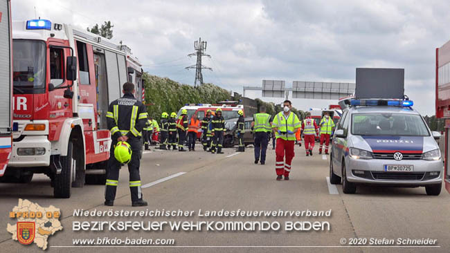 20200611 Verkehrsunfall mit 8 Verletzten auf der A2 bei Kottingbrunn RFB Süd   Foto: © Stefan Schneider BFK Baden
