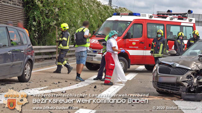20200611 Verkehrsunfall mit 8 Verletzten auf der A2 bei Kottingbrunn RFB Süd   Foto: © Stefan Schneider BFK Baden