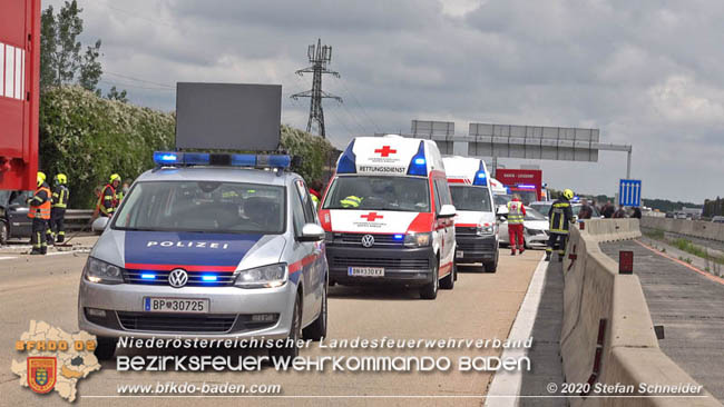 20200611 Verkehrsunfall mit 8 Verletzten auf der A2 bei Kottingbrunn RFB Süd   Foto: © Stefan Schneider BFK Baden
