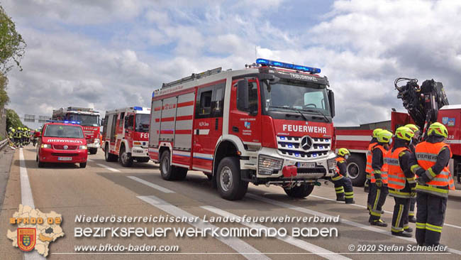 20200611 Verkehrsunfall mit 8 Verletzten auf der A2 bei Kottingbrunn RFB Süd   Foto: © Stefan Schneider BFK Baden