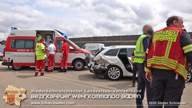 20200611 Verkehrsunfall mit 8 Verletzten auf der A2 bei Kottingbrunn RFB Süd   Foto: © Stefan Schneider BFK Baden