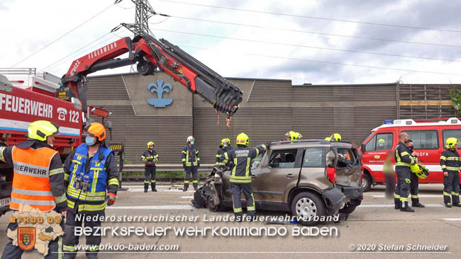 20200611 Verkehrsunfall mit 8 Verletzten auf der A2 bei Kottingbrunn RFB Süd   Foto: © Stefan Schneider BFK Baden