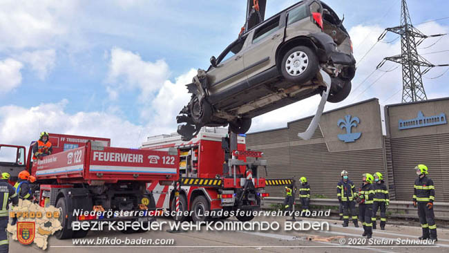 20200611 Verkehrsunfall mit 8 Verletzten auf der A2 bei Kottingbrunn RFB Süd   Foto: © Stefan Schneider BFK Baden