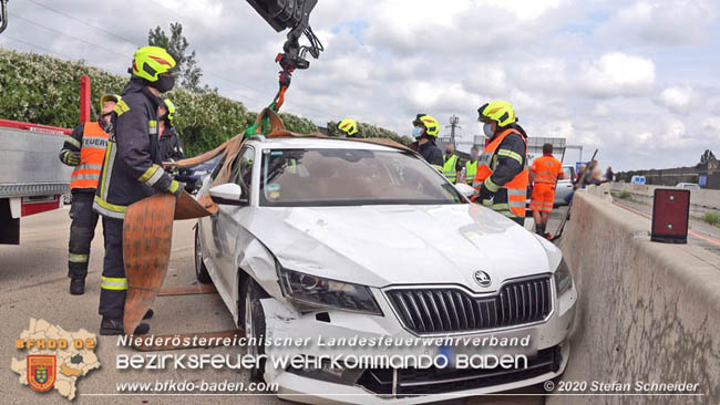 20200611 Verkehrsunfall mit 8 Verletzten auf der A2 bei Kottingbrunn RFB Süd   Foto: © Stefan Schneider BFK Baden