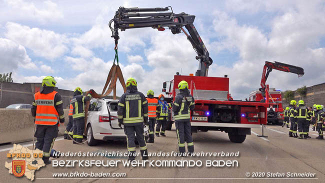 20200611 Verkehrsunfall mit 8 Verletzten auf der A2 bei Kottingbrunn RFB Süd   Foto: © Stefan Schneider BFK Baden