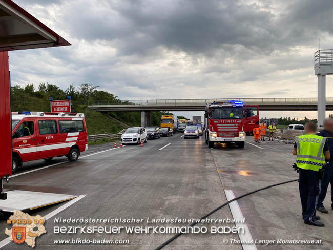20200629 Verunfallter Lkw sorgte für Verkehrschaos auf der A2 bei Baden Fotos: © Thomas Lenger Monatsrevue.at 20200629 Verunfallter Lkw sorgte für Verkehrschaos auf der A2 bei Baden Fotos: © Thomas Lenger Monatsrevue.at