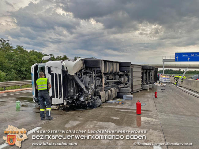 20200629 Verunfallter Lkw sorgte für Verkehrschaos auf der A2 bei Baden Fotos: © Thomas Lenger Monatsrevue.at 20200629 Verunfallter Lkw sorgte für Verkehrschaos auf der A2 bei Baden Fotos: © Thomas Lenger Monatsrevue.at