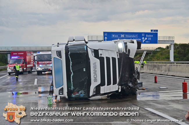 20200629 Verunfallter Lkw sorgte für Verkehrschaos auf der A2 bei Baden   Fotos: © Thomas Lenger Monatsrevue.at