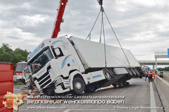 20200629 Verunfallter Lkw sorgte für Verkehrschaos auf der A2 bei Baden Fotos: © Thomas Lenger Monatsrevue.at 20200629 Verunfallter Lkw sorgte für Verkehrschaos auf der A2 bei Baden Fotos: © Thomas Lenger Monatsrevue.at