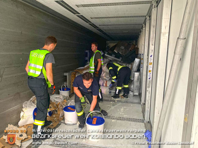 20200629 Verunfallter Lkw sorgte für Verkehrschaos auf der A2 bei Baden Fotos: © Georg Mrvka FF Baden-Leesdorf 20200629 Verunfallter Lkw sorgte für Verkehrschaos auf der A2 bei Baden Fotos: © Georg Mrvka FF Baden-Leesdorf