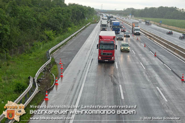20200629 Verunfallter Lkw sorgte für Verkehrschaos auf der A2 bei Baden Fotos: © Stefan Schneider BFK Baden 20200629 Verunfallter Lkw sorgte für Verkehrschaos auf der A2 bei Baden Fotos: © Stefan Schneider BFK Baden