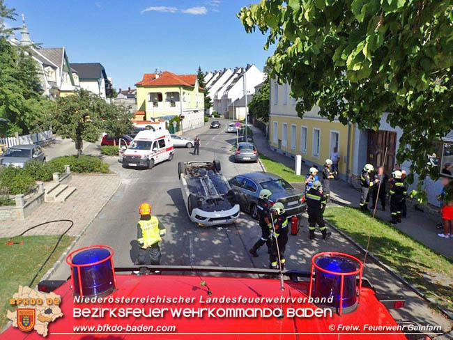 20200710 Spektakulärer Unfall im Ortsgebiet von Gainfarn  Fotos: © Freiwillige Feuerwehr Gainfarn