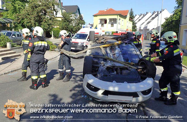 20200710 Spektakulärer Unfall im Ortsgebiet von Gainfarn  Fotos: © Freiwillige Feuerwehr Gainfarn