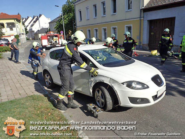 20200710 Spektakulärer Unfall im Ortsgebiet von Gainfarn  Fotos: © Freiwillige Feuerwehr Gainfarn