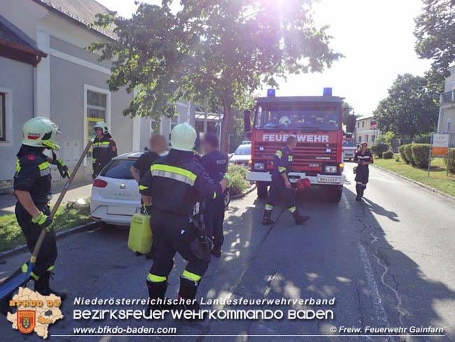 20200710 Spektakulärer Unfall im Ortsgebiet von Gainfarn  Fotos: © Freiwillige Feuerwehr Gainfarn