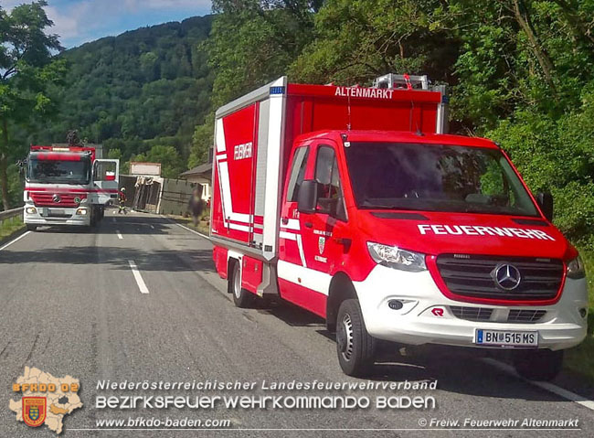 20200717 Umgestürzter Lkw Anhänger auf der LB18 zwischen Weissenbach und Altenmarkt a.d.Triesting Foto: © Freiwillige Feuerwehr Altenmarkt 20200717 Umgestürzter Lkw Anhänger auf der LB18 zwischen Weissenbach und Altenmarkt a.d.Triesting Foto: © Freiwillige Feuerwehr Altenmarkt