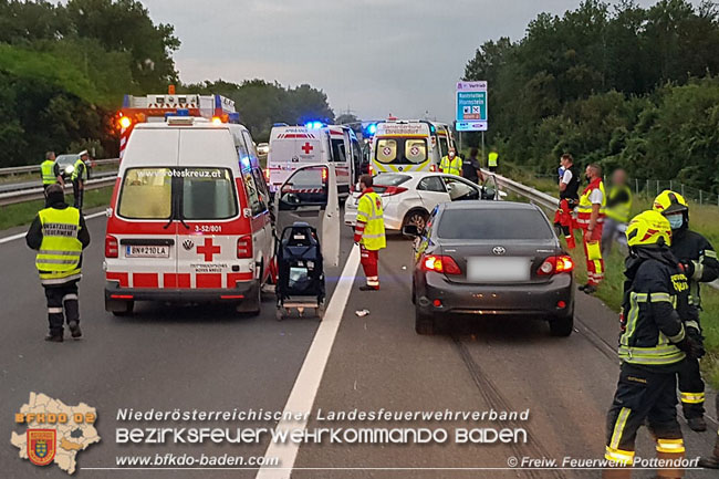 20200805 Verkehrsunfall auf der A3 zwischen Pottendorf NÖ und Hornstein Bgld Foto: © Freiwillige Feuerwehr Pottendorf 20200805 Verkehrsunfall auf der A3 zwischen Pottendorf NÖ und Hornstein Bgld Foto: © Freiwillige Feuerwehr Pottendorf