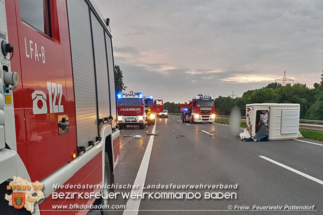 20200805 Verkehrsunfall auf der A3 zwischen Pottendorf NÖ und Hornstein Bgld Foto: © Freiwillige Feuerwehr Pottendorf 20200805 Verkehrsunfall auf der A3 zwischen Pottendorf NÖ und Hornstein Bgld Foto: © Freiwillige Feuerwehr Pottendorf