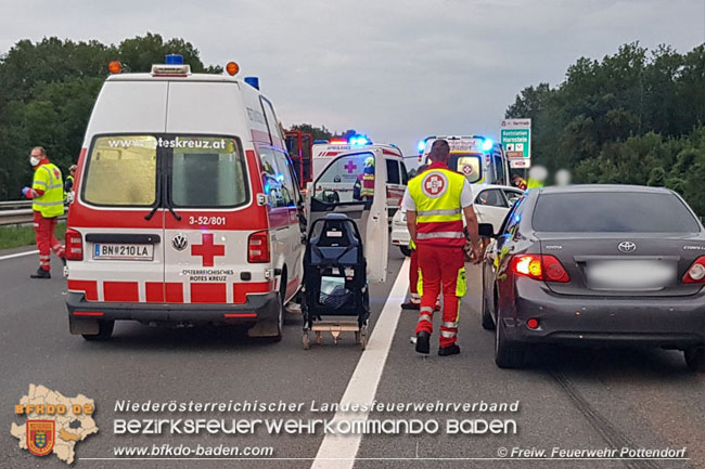 20200805 Verkehrsunfall auf der A3 zwischen Pottendorf NÖ und Hornstein Bgld Foto: © Freiwillige Feuerwehr Pottendorf 20200805 Verkehrsunfall auf der A3 zwischen Pottendorf NÖ und Hornstein Bgld Foto: © Freiwillige Feuerwehr Pottendorf