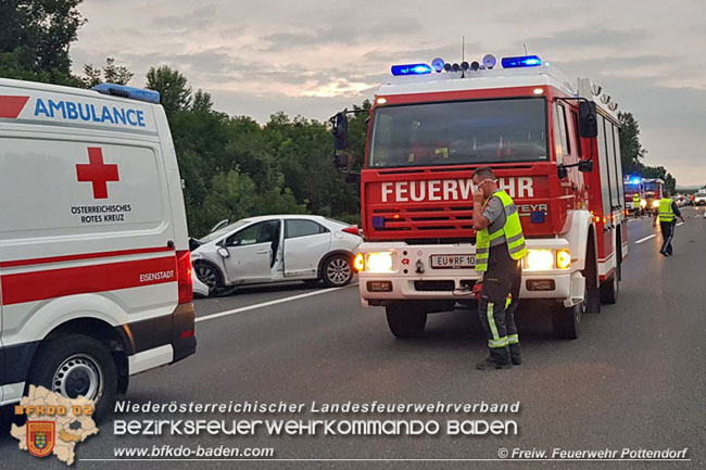 20200805 Verkehrsunfall auf der A3 zwischen Pottendorf NÖ und Hornstein Bgld Foto: © Freiwillige Feuerwehr Pottendorf 20200805 Verkehrsunfall auf der A3 zwischen Pottendorf NÖ und Hornstein Bgld Foto: © Freiwillige Feuerwehr Pottendorf
