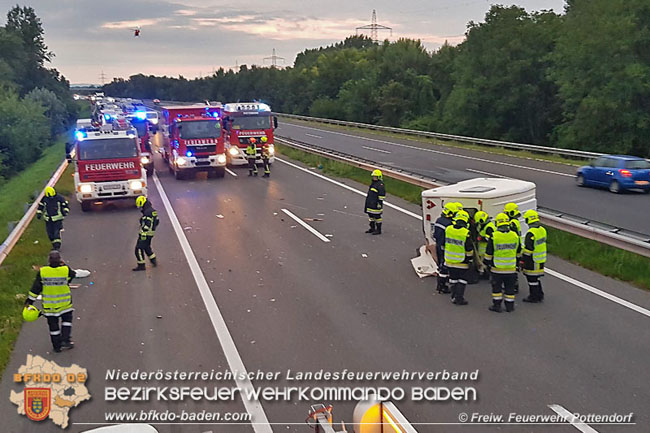 20200805 Verkehrsunfall auf der A3 zwischen Pottendorf NÖ und Hornstein Bgld Foto: © Freiwillige Feuerwehr Pottendorf 20200805 Verkehrsunfall auf der A3 zwischen Pottendorf NÖ und Hornstein Bgld Foto: © Freiwillige Feuerwehr Pottendorf