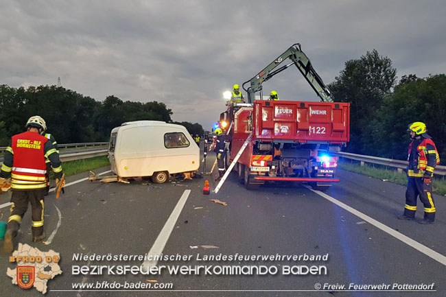 20200805 Verkehrsunfall auf der A3 zwischen Pottendorf NÖ und Hornstein Bgld Foto: © Freiwillige Feuerwehr Pottendorf 20200805 Verkehrsunfall auf der A3 zwischen Pottendorf NÖ und Hornstein Bgld Foto: © Freiwillige Feuerwehr Pottendorf