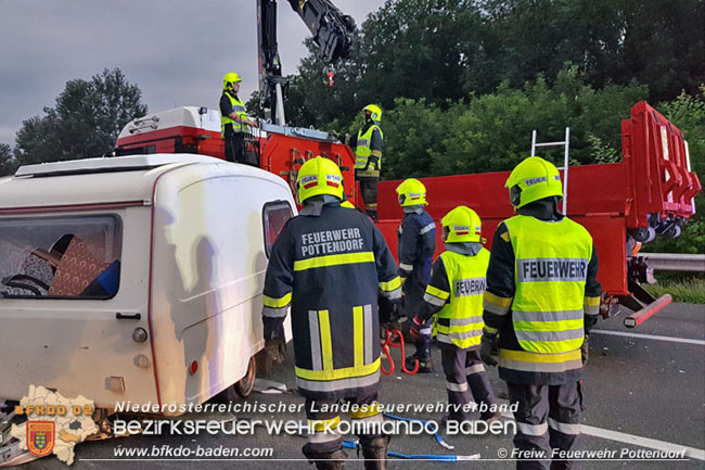 20200805 Verkehrsunfall auf der A3 zwischen Pottendorf NÖ und Hornstein Bgld Foto: © Freiwillige Feuerwehr Pottendorf 20200805 Verkehrsunfall auf der A3 zwischen Pottendorf NÖ und Hornstein Bgld Foto: © Freiwillige Feuerwehr Pottendorf