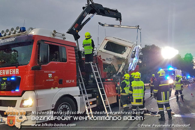 20200805 Verkehrsunfall auf der A3 zwischen Pottendorf NÖ und Hornstein Bgld Foto: © Freiwillige Feuerwehr Pottendorf 20200805 Verkehrsunfall auf der A3 zwischen Pottendorf NÖ und Hornstein Bgld Foto: © Freiwillige Feuerwehr Pottendorf