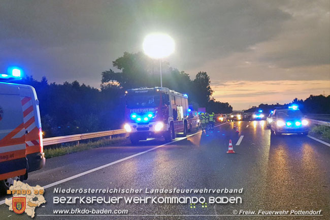 20200805 Verkehrsunfall auf der A3 zwischen Pottendorf NÖ und Hornstein Bgld   Foto: © Freiwillige Feuerwehr Pottendorf