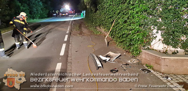 20200807 Verkehrsunfall in Enzesfelder Ortsgebiet Foto: © Freiwillige Feuerwehr Enzesfeld 20200807 Verkehrsunfall in Enzesfelder Ortsgebiet Foto: © Freiwillige Feuerwehr Enzesfeld