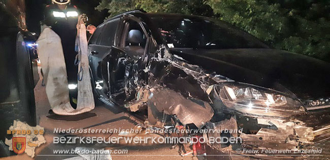 20200807 Verkehrsunfall in Enzesfelder Ortsgebiet Foto: © Freiwillige Feuerwehr Enzesfeld 20200807 Verkehrsunfall in Enzesfelder Ortsgebiet Foto: © Freiwillige Feuerwehr Enzesfeld