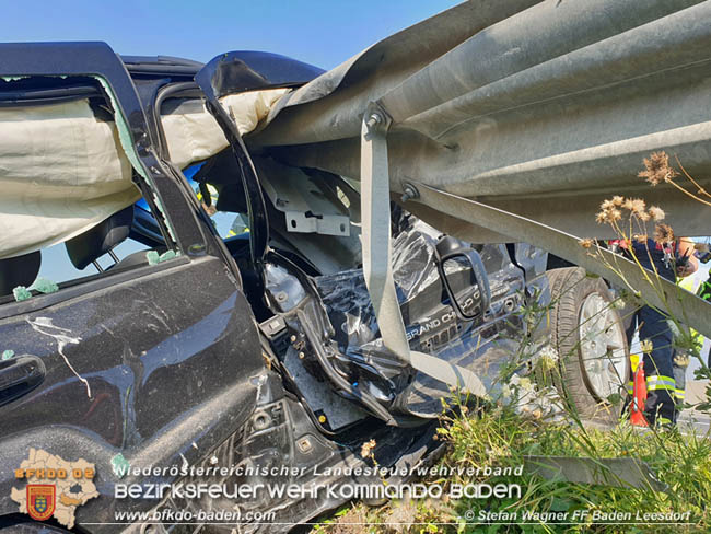 20200807 Verkehrsunfall auf der A2 Höhe Abfahrt Bad Vöslau RFb Süd   Foto: © LM Stefan Wagner FF Baden-Leesdorf