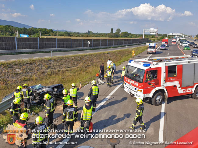 20200807 Verkehrsunfall auf der A2 Höhe Abfahrt Bad Vöslau RFb Süd   Foto: © LM Stefan Wagner FF Baden-Leesdorf
