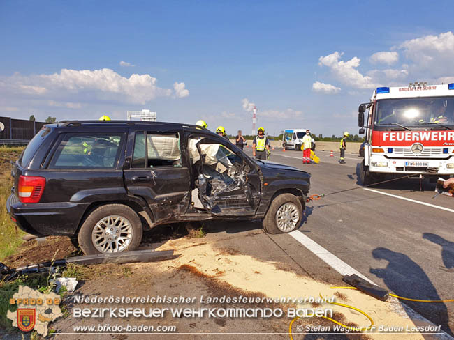20200807 Verkehrsunfall auf der A2 Höhe Abfahrt Bad Vöslau RFb Süd   Foto: © LM Stefan Wagner FF Baden-Leesdorf