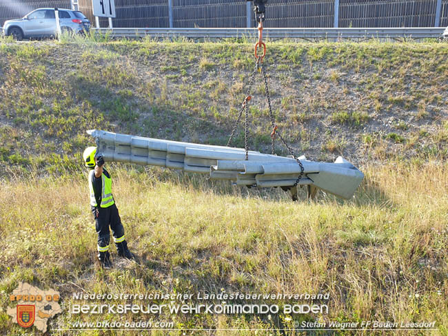 20200807 Verkehrsunfall auf der A2 Höhe Abfahrt Bad Vöslau RFb Süd   Foto: © LM Stefan Wagner FF Baden-Leesdorf