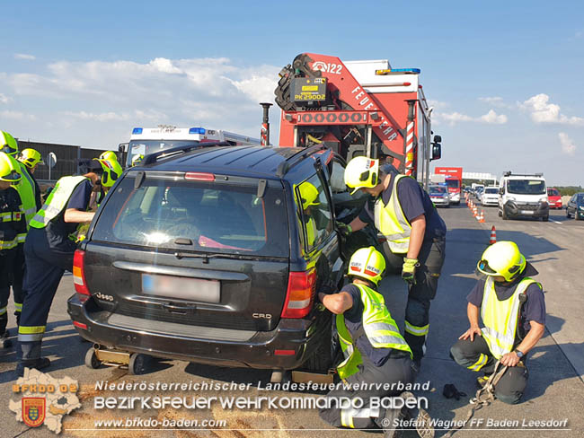 20200807 Verkehrsunfall auf der A2 Höhe Abfahrt Bad Vöslau RFb Süd   Foto: © LM Stefan Wagner FF Baden-Leesdorf