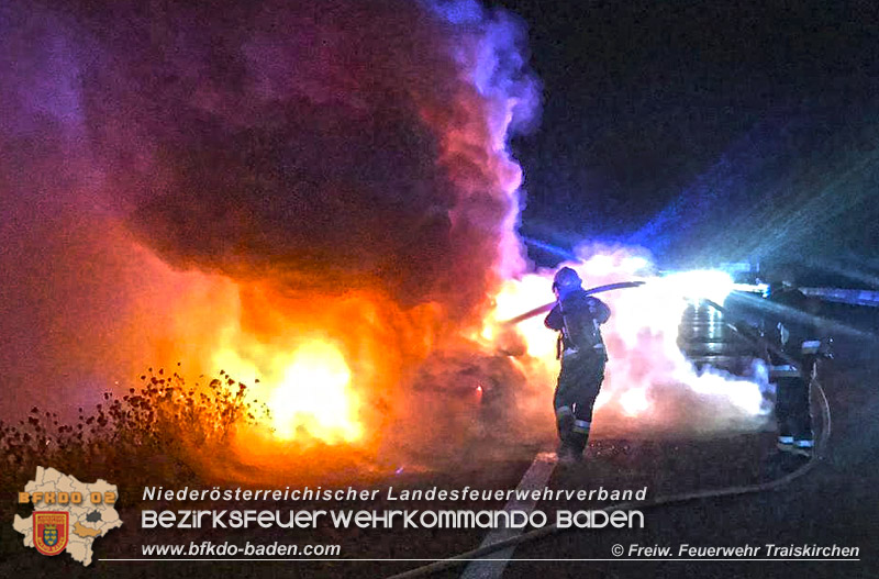 20200816 Fahrzeug in Vollbrand auf der A2 zwischen Traiskirchen und Knoten Guntramsdorf Foto: © Daniel Zinnbauer Freiwillige Feuerwehr-Traiskirchen-Stadt